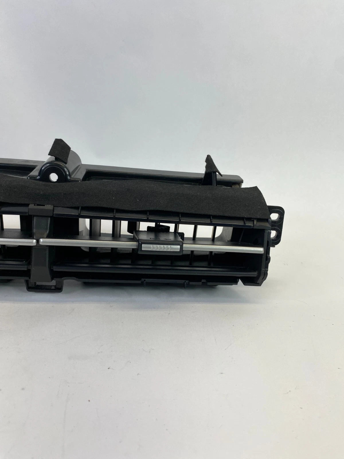 2010-2012 TOYOTA PRIUS FRONT VENTS CENTER DASH AIR VENT OUTLET 55670-47070 OEM
