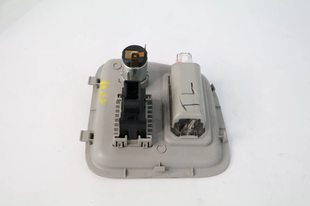 11-14 TOYOTA SIENNA REAR TRUNK INTERIOR POWER LAMP W/ POWER OUTLET PLUG LIGHT