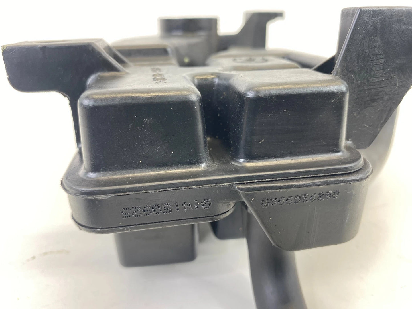 12 13 14 15 16 17 Fiat 500 1.4L L4 Engine Crankcase Vent Valve Oil Separator OEM