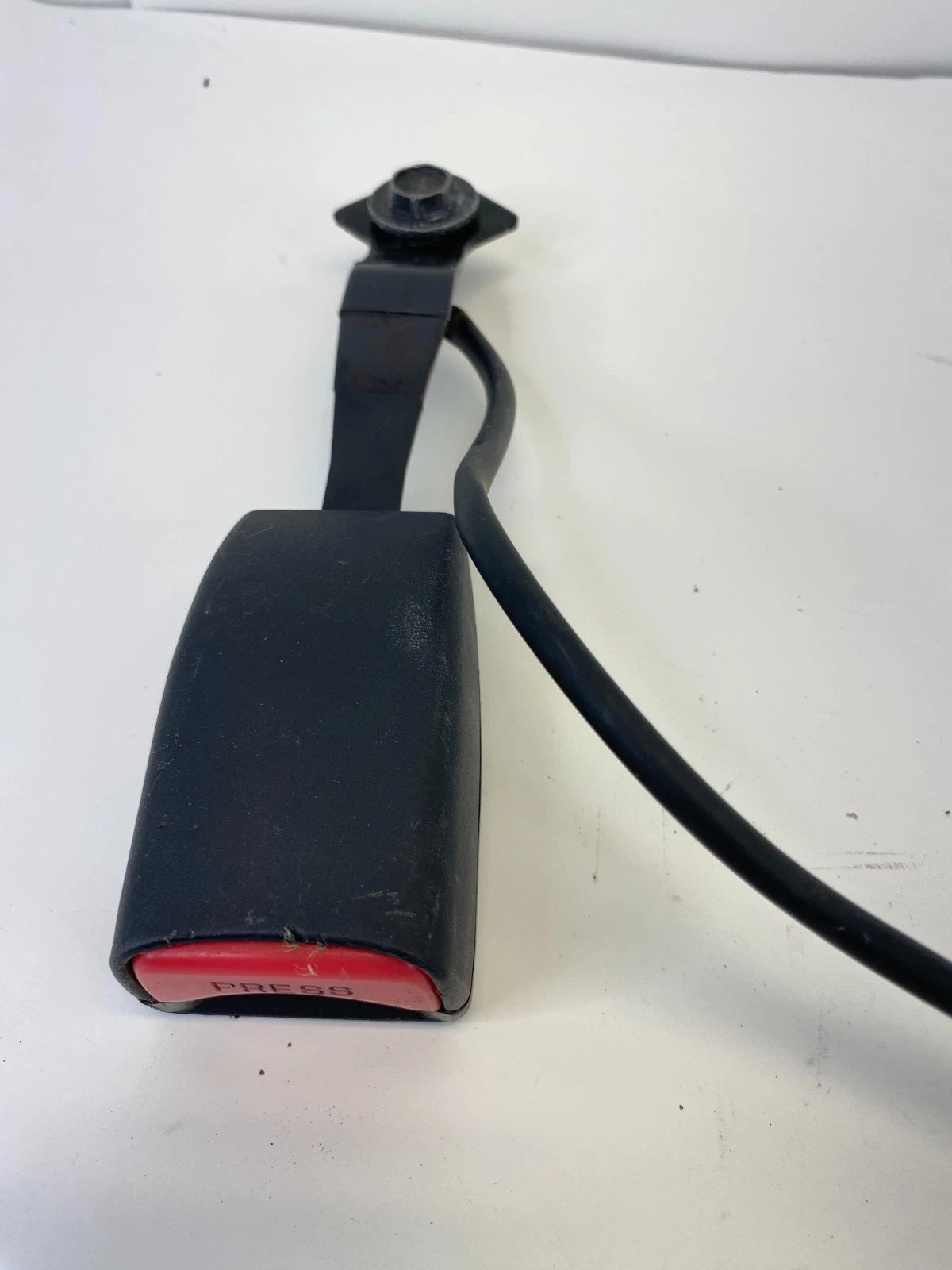 2010 MAZDA 3 MAZDA3 FRONT RIGHT PASSENGER SIDE SEAT BELT BUCKLE RECEIVER OEM