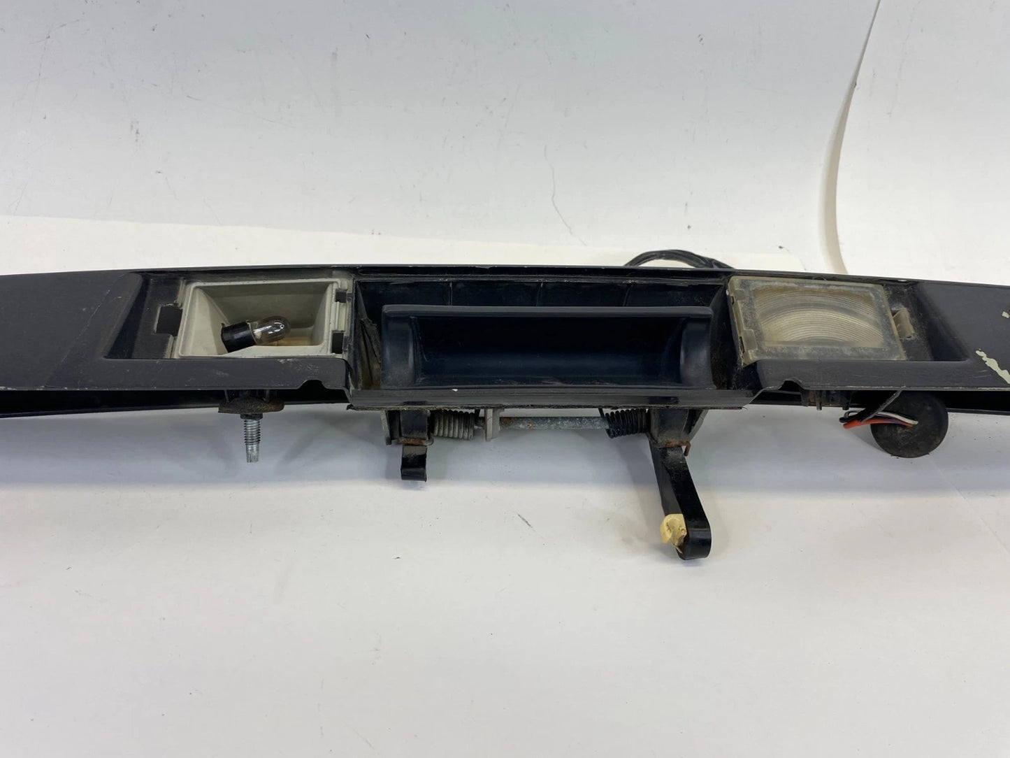 2005-2010 JEEP GRAND CHEROKEE LIFTGATE TAILGATE LICENSE TRIM MOLDING HANDLE OEM