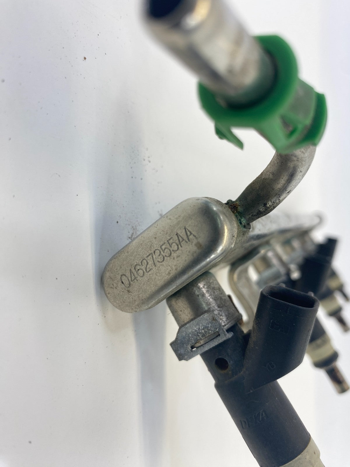 2008-2014 Dodge Avenger 07-12 Sebring 2.4L A/T Fuel Injector Rail Set 4627355AA