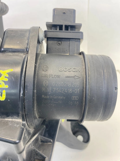 2007-2015 MINI COOPER 1.6L L4 M/T AIR INTAKE FILTER CLEANER BOX W / MAF SENSOR