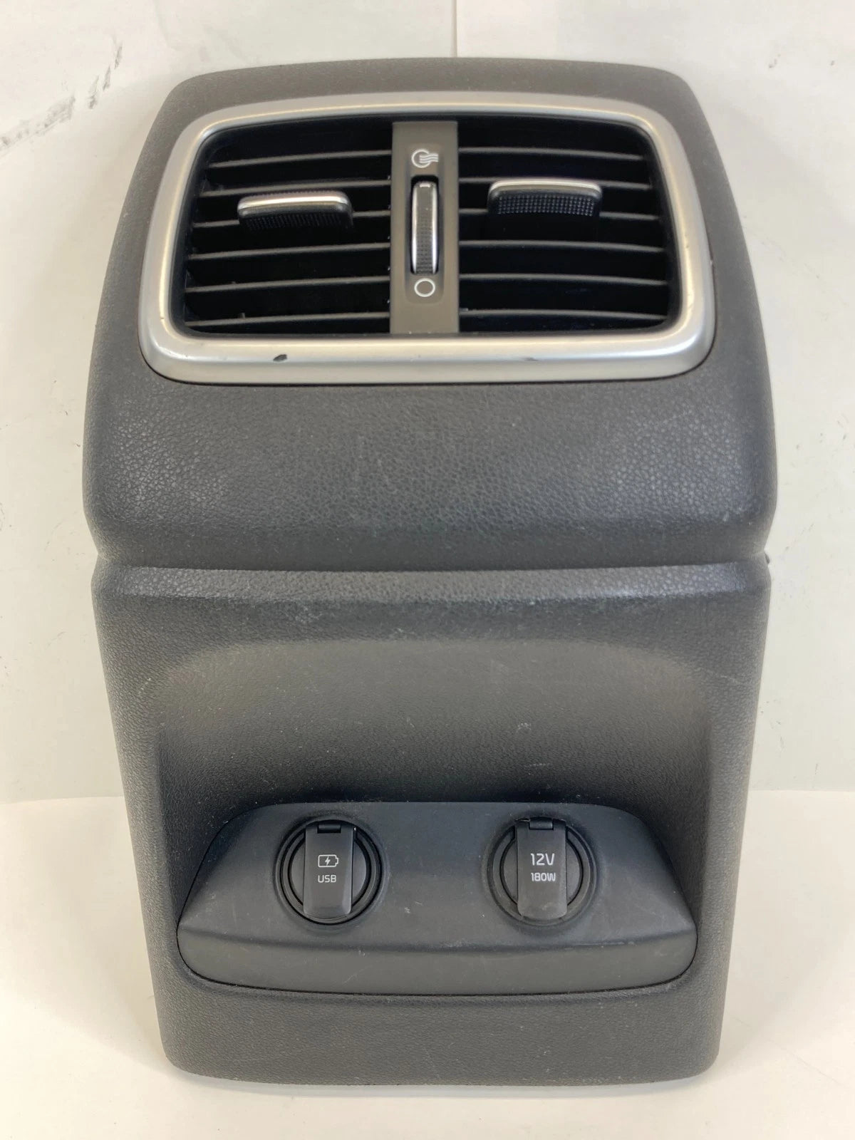 2016-2020 KIA SORENTO REAR CENTER CONSOLE AIR VENT W/ USB CHARGER 84640C6000 OEM