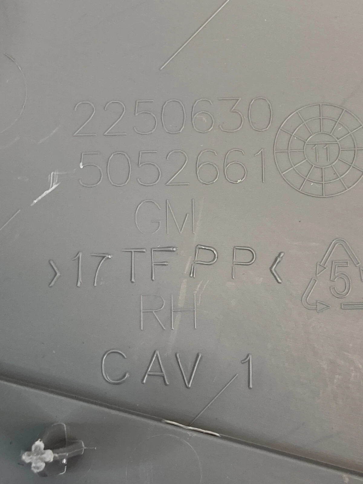 2013 CHEVROLET CHEVY MALIBU CENTER CONSOLE RIGHT SIDE FLOOR PANEL COVER TRIM OEM