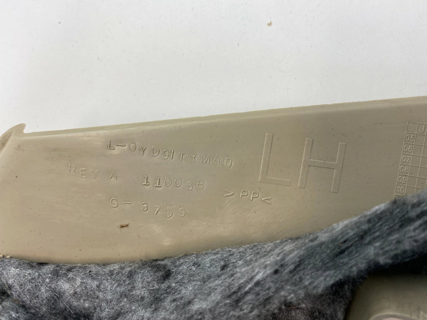 07-09 DODGE CALIBER UNDER DASH LOWER LEFT KICK PANEL KNEE TRIM BEZEL BEIGE OEM