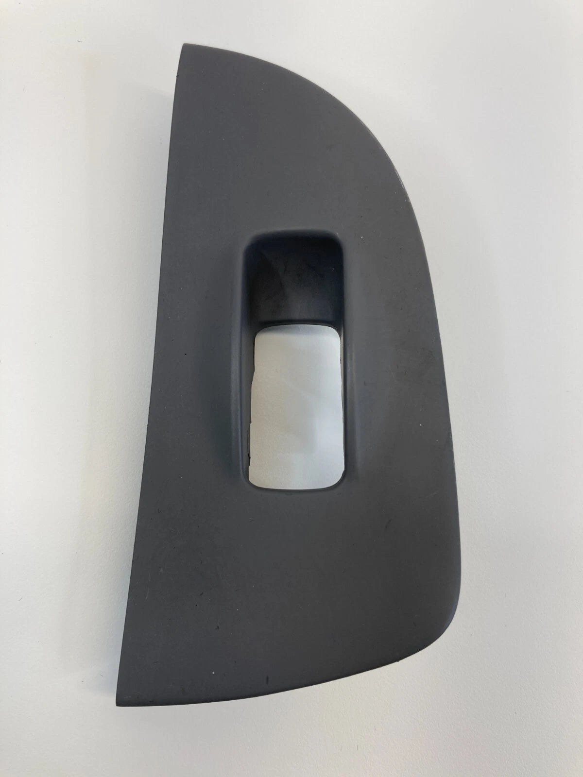 2001-2006 HYUNDAI ELANTRA REAR LEFT SIDE WINDOW SWITCH COVER TRIM 93582-2D000