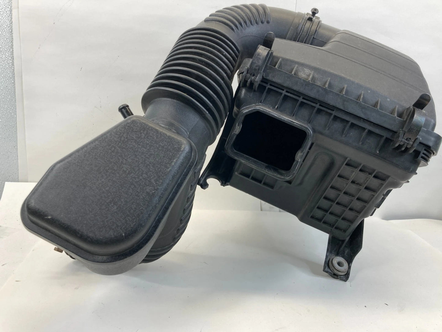 2011-2015 HYUNDAI SONATA 2.4L AIR CLEANER FILTER BOX ASSEMBLY W HOSE