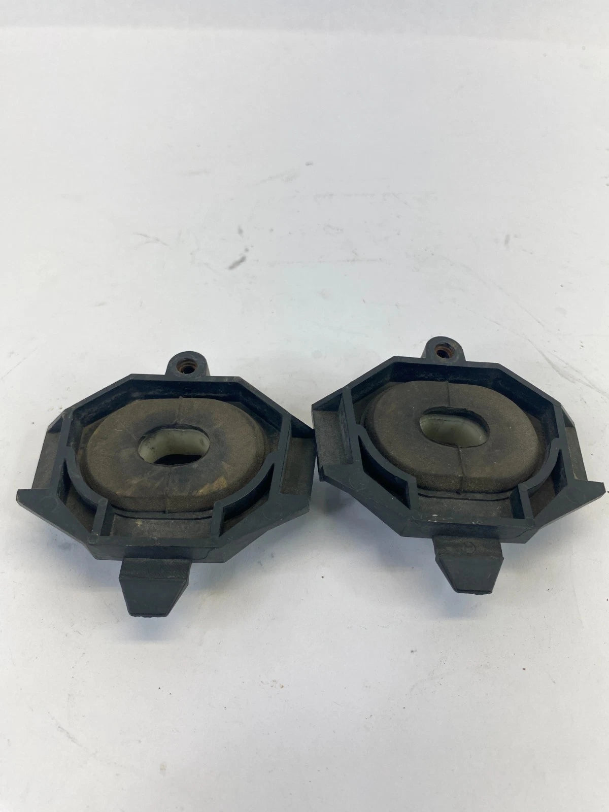2007-2014 CHRYSLER 200 RADIATOR UPPER ISOLATOR SUPPORT 05058136AB OEM