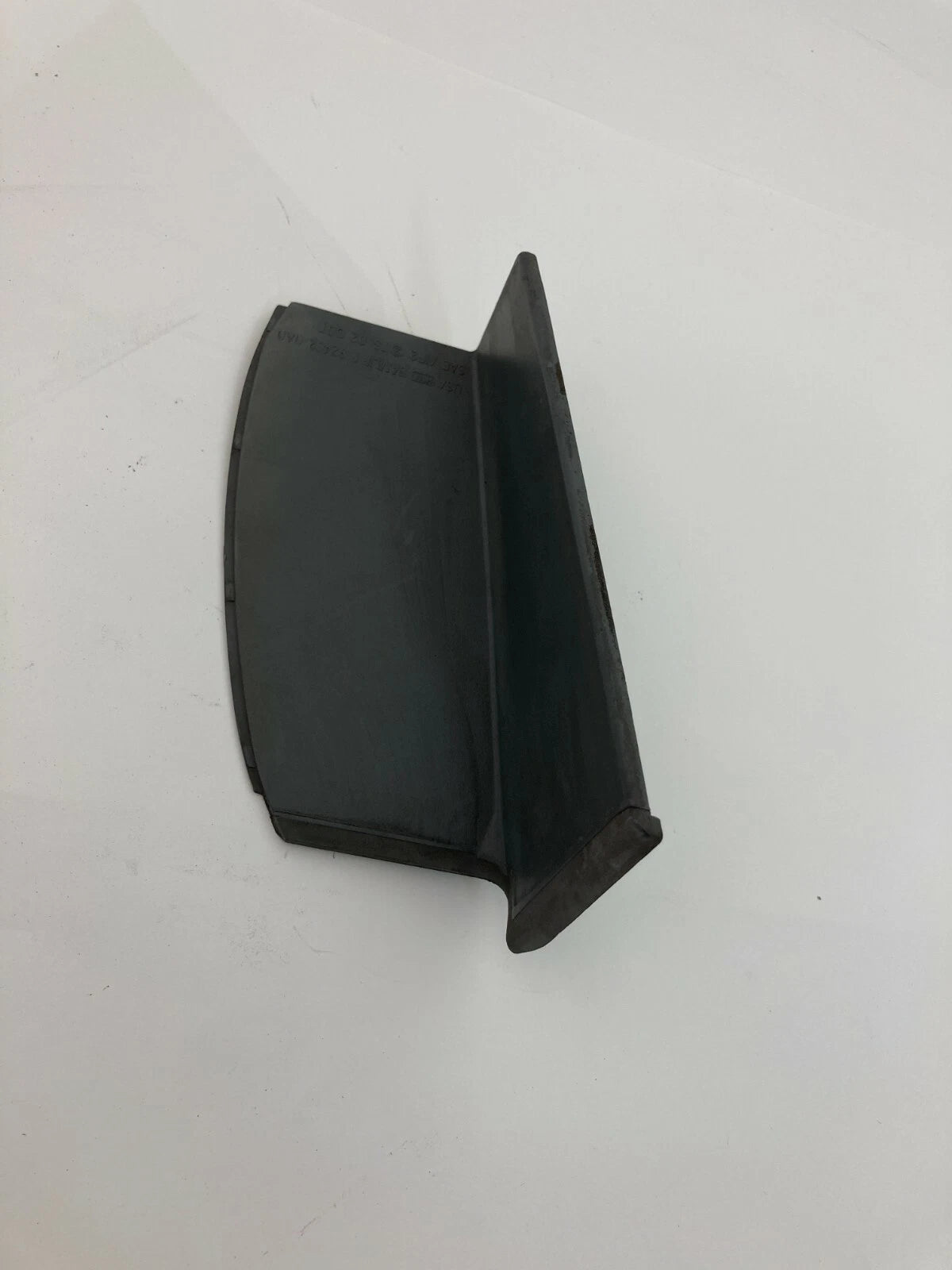 2006 2007 HYUNDAI SONATA REAR RIGHT PASSENGER SIDE TAIL LIGHT COVER TRIM PANEL