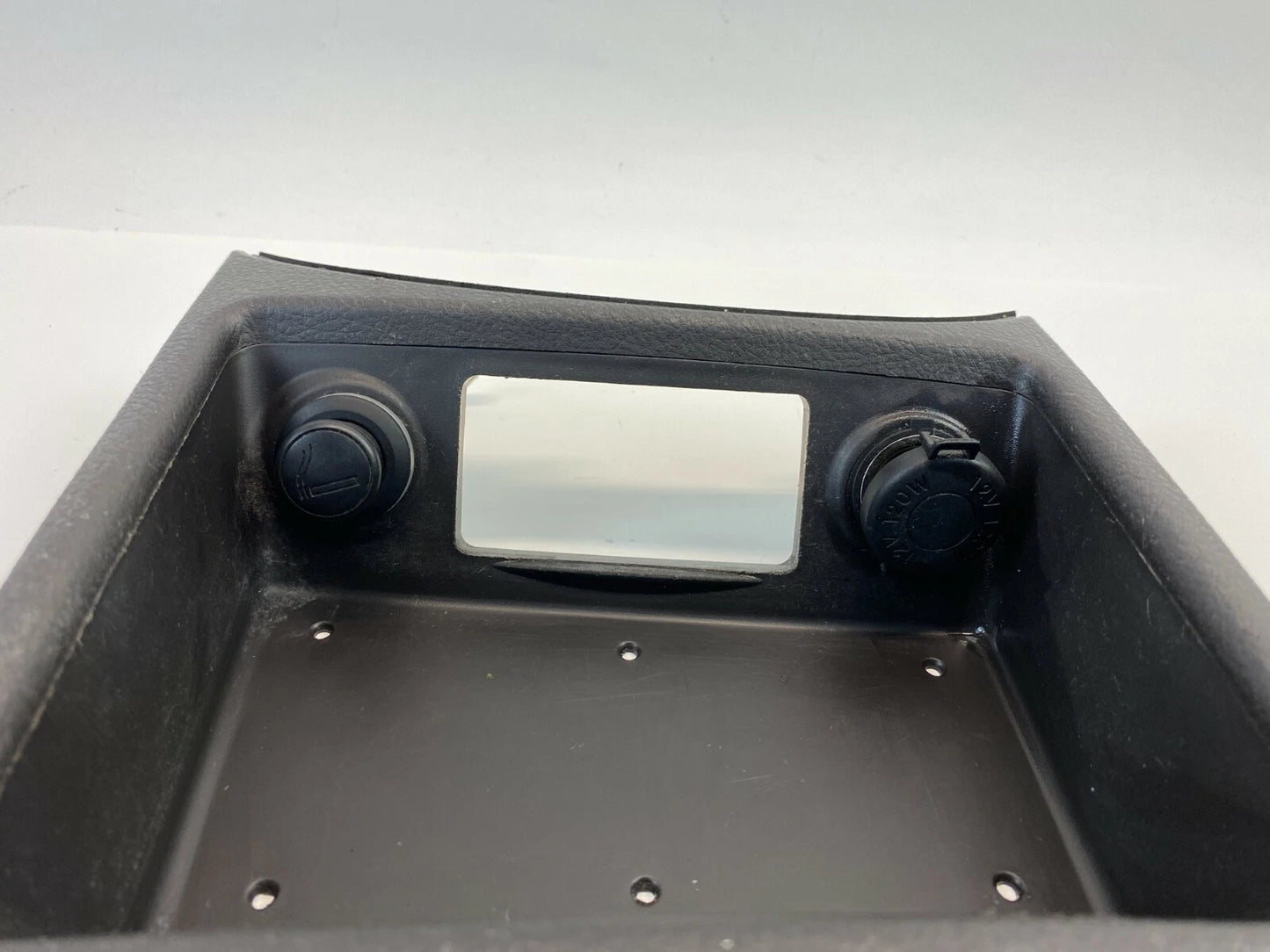 2010-2012 HYUNDAI SANTA FE CONSOLE POWER OUTLET COVER TRIM BEZEL 84691-2B002 OEM