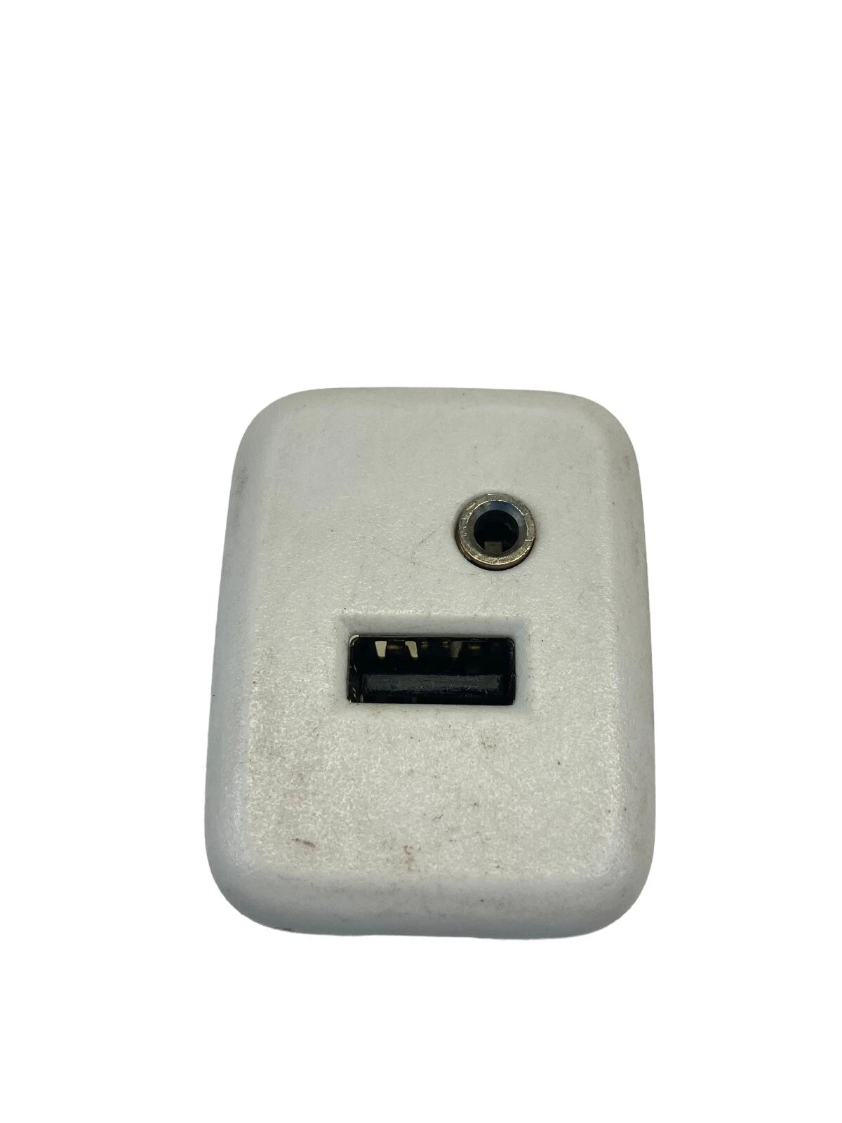 2016-2020 CHEVROLET IMPALA CENTER CONSOLE AUDIO PLAYER AUXILIARY JACK USB SOCKET