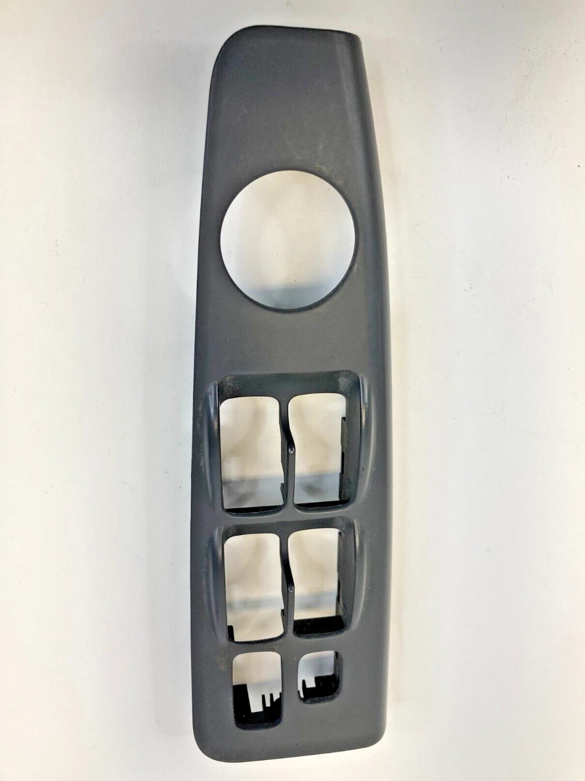 2002-2006 KIA SPECTRA SEDAN 4-DR FRON LEFT DOOR WINDOW SWITCH BEZEL 612W21430