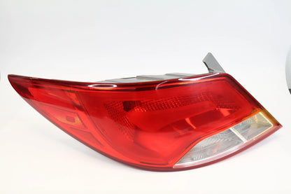 2015-2017 HYUNDAI ACCENT SEDAN LEFT DRIVER SIDE TAIL LIGHT TAILLIGHT OEM FACTORY