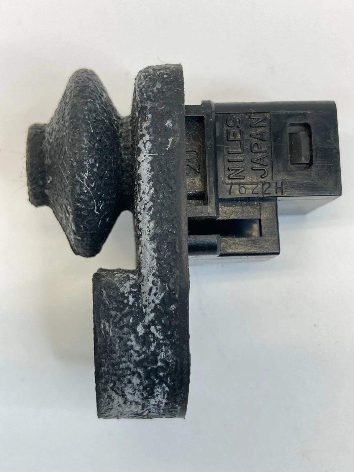 07-12 VERSA 08-11 NISSAN ROGUE FRONT RIGHT DOOR COURTESY LIGHT AJAR JAMB SWITCH