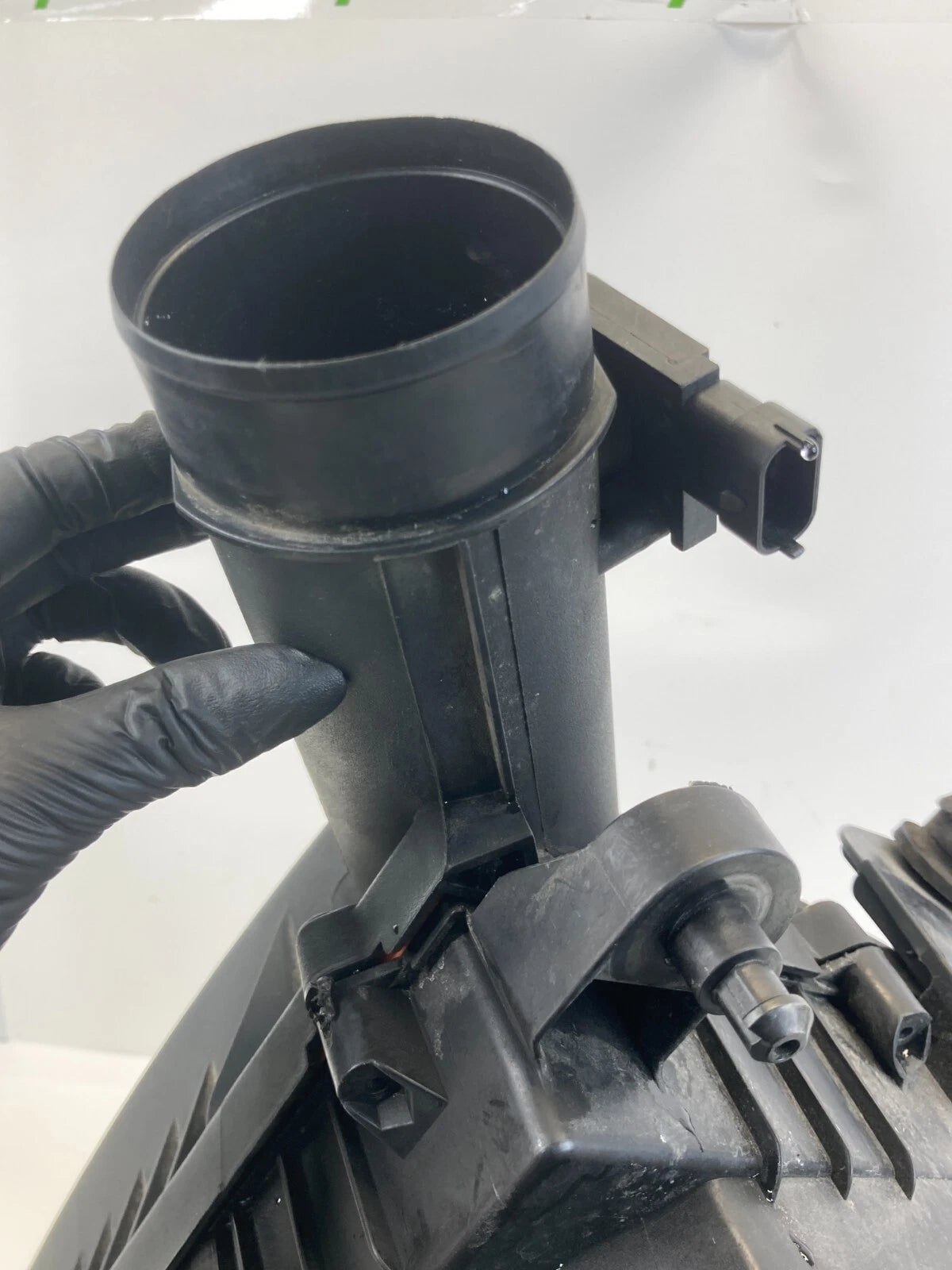 2003-2011 Saab 9-3 2.0L Front Air Intake Air Box Filter w/ Maf Sensor 55559779