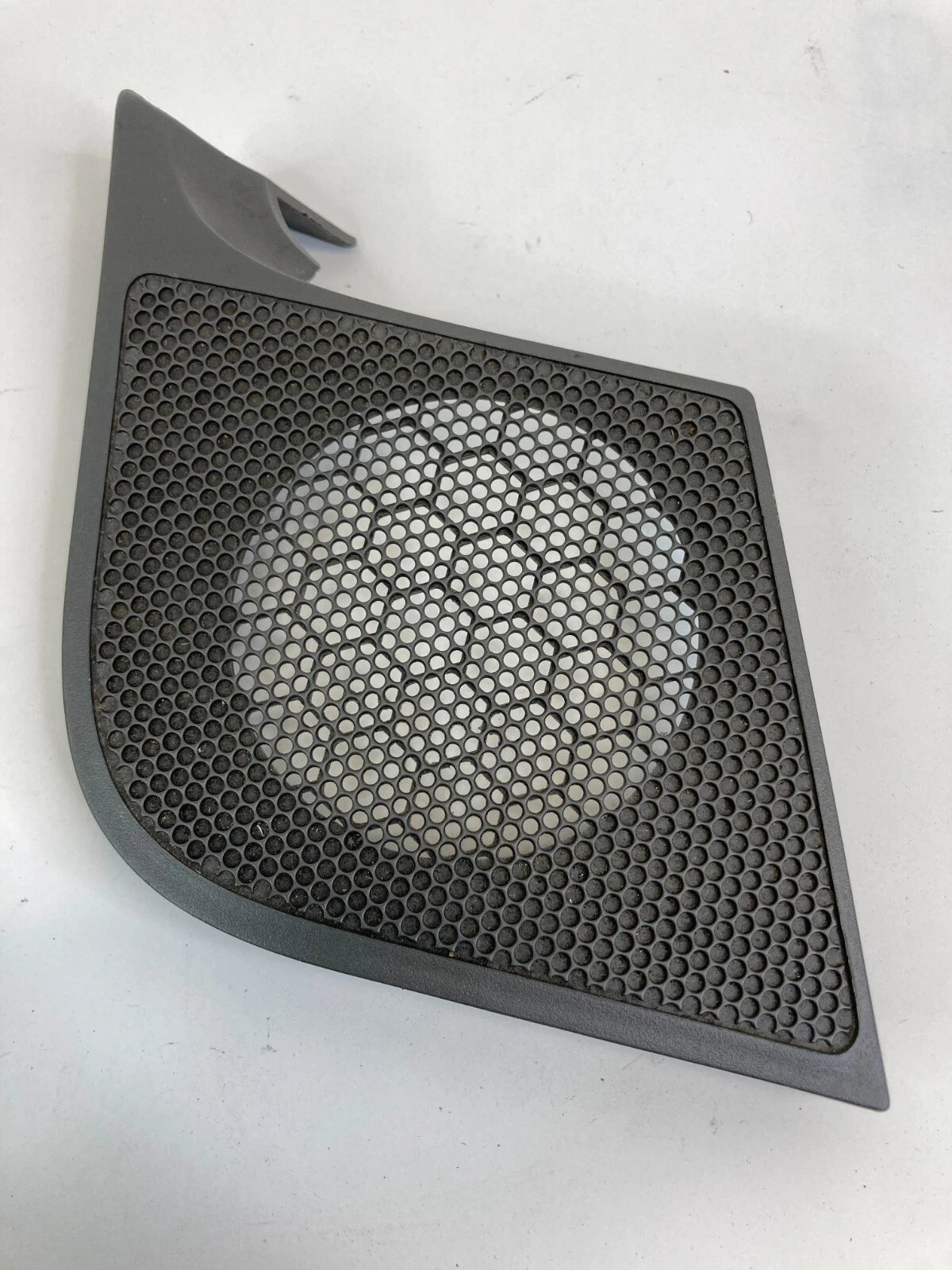 05-07 JEEP GRAND CHEROKEE FRONT LEFT DRIVER SIDE DASH SPEAKER GRILLE COVER TRIM