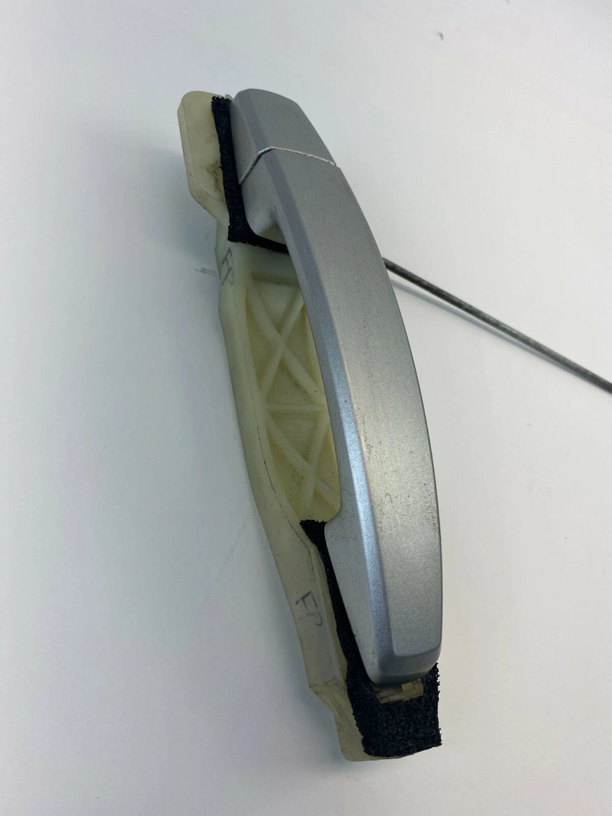 08-10 SATURN VUE FRONT RIGHT PASSENGER EXTERIOR OUTSIDE DOOR HANDLE ASSEMBLY
