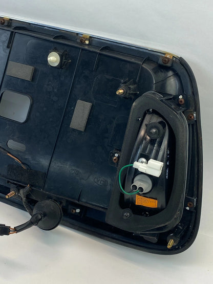 2004-2006 KIA AMANTI REAR TRUNK LID LICENSE PLATE BEZEL W/ BACKUP LAMPS 873713F0