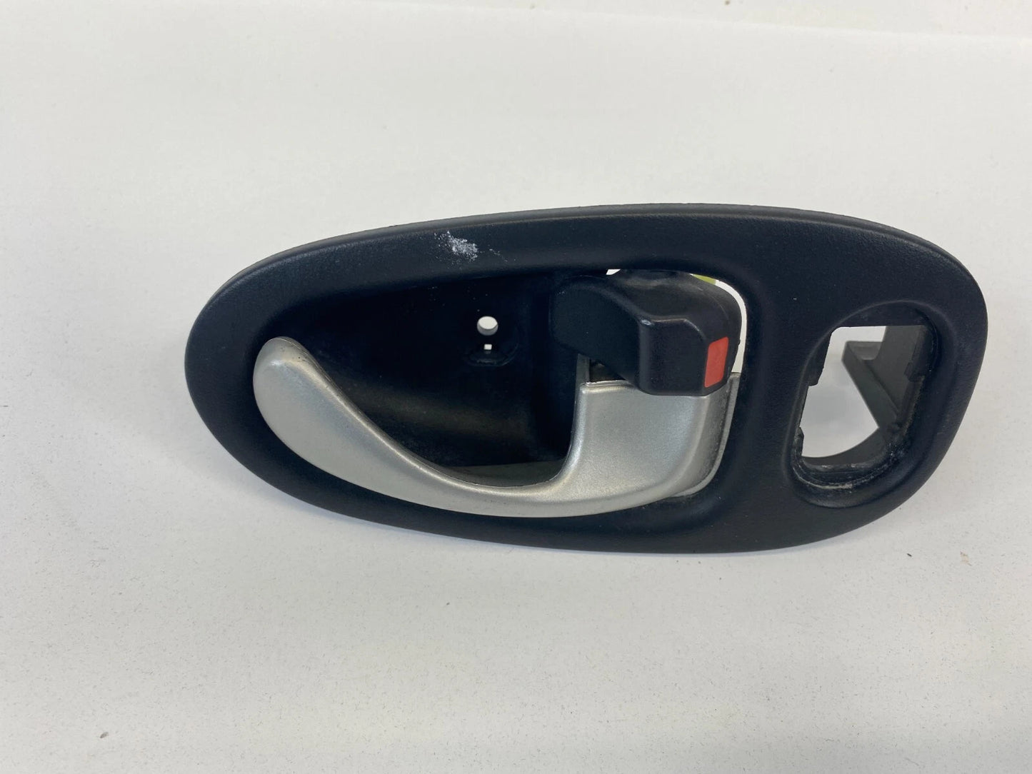 2002-2005 SATURN VUE FRONT RIGHT PASSENGER INNER DOOR HANDLE 22710829 OEM