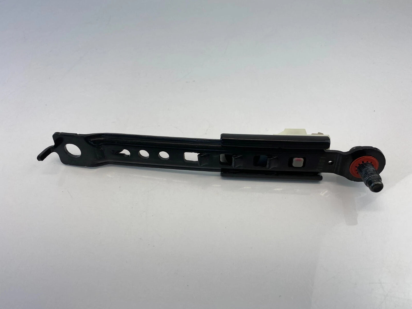 2011-2016 HYUNDAI ELANTRA FRONT SEAT BELT HEIGHT ADJUSTER BRACKET 130502BK OEM