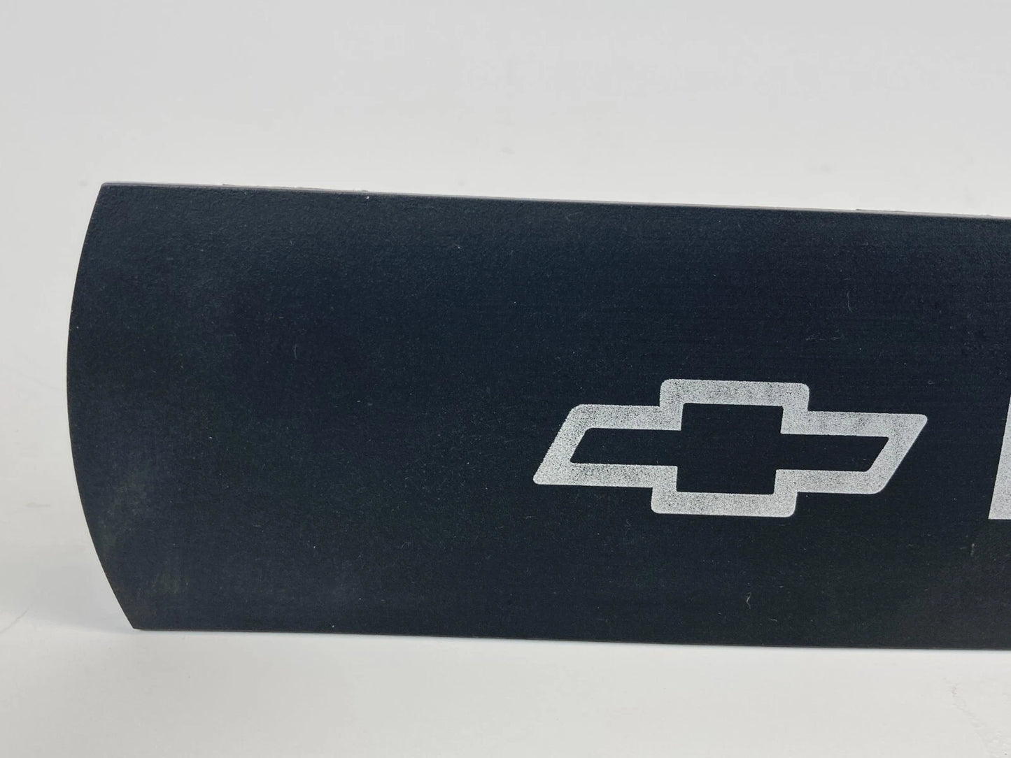 2012-2018 CHEVROLET SONIC 11-15 CRUZE ENGINE COVER EMBLEM TRIM PANEL 13103972