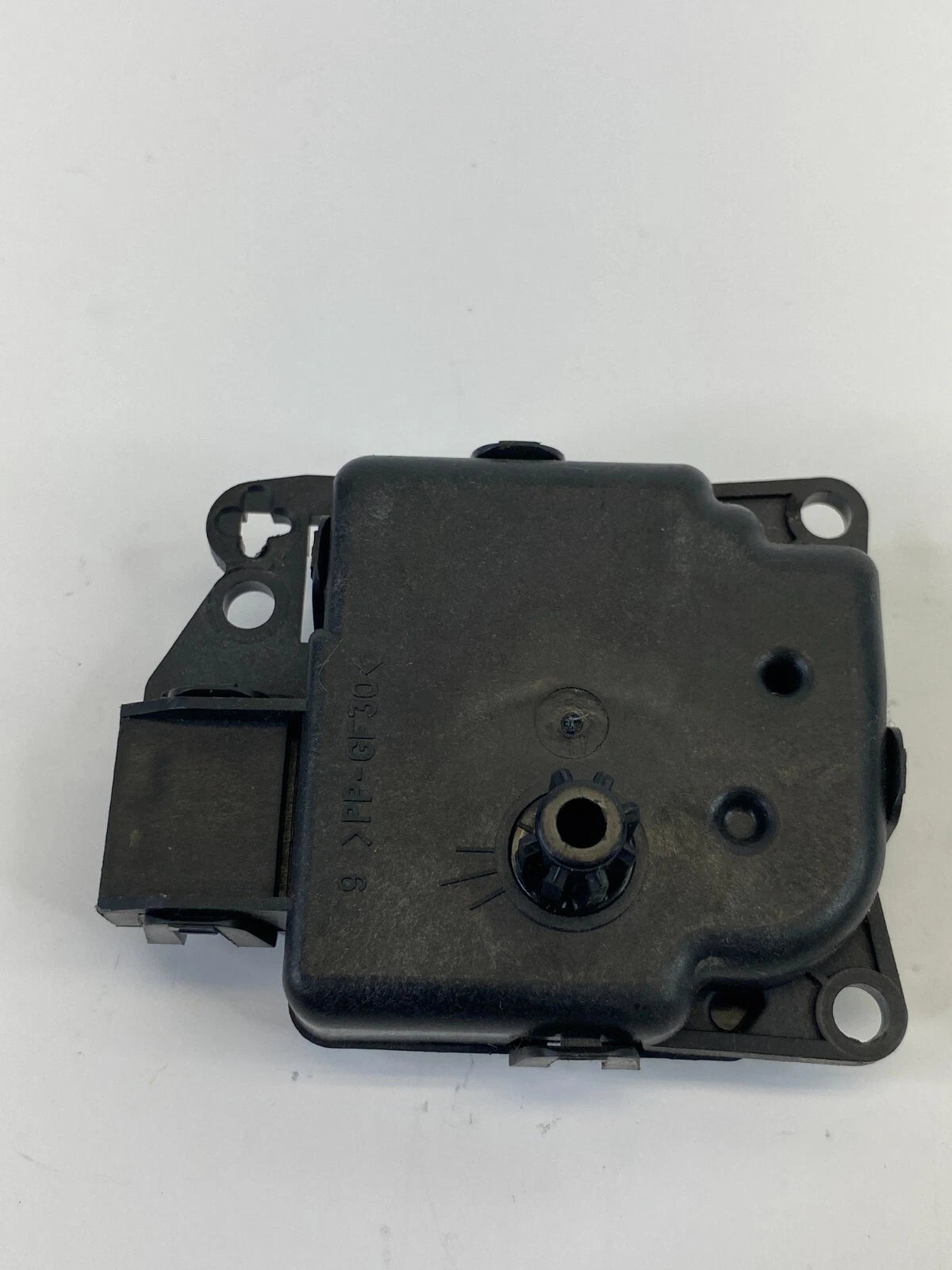 2009-2014 VOLKSWAGEN ROUTAN HVAC A/C HEATER BLEND DOOR ACTUATOR M8679001 OEM