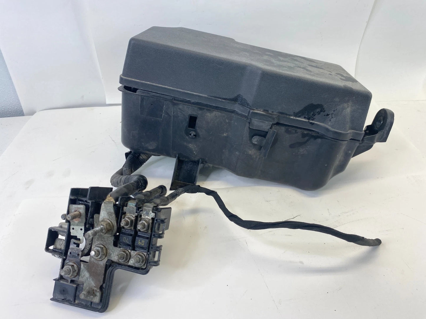 2013-2016 DODGE DART 2.4L ENGINE COMPARTMENT FUSE REALAY BOX W/ COVER OEM