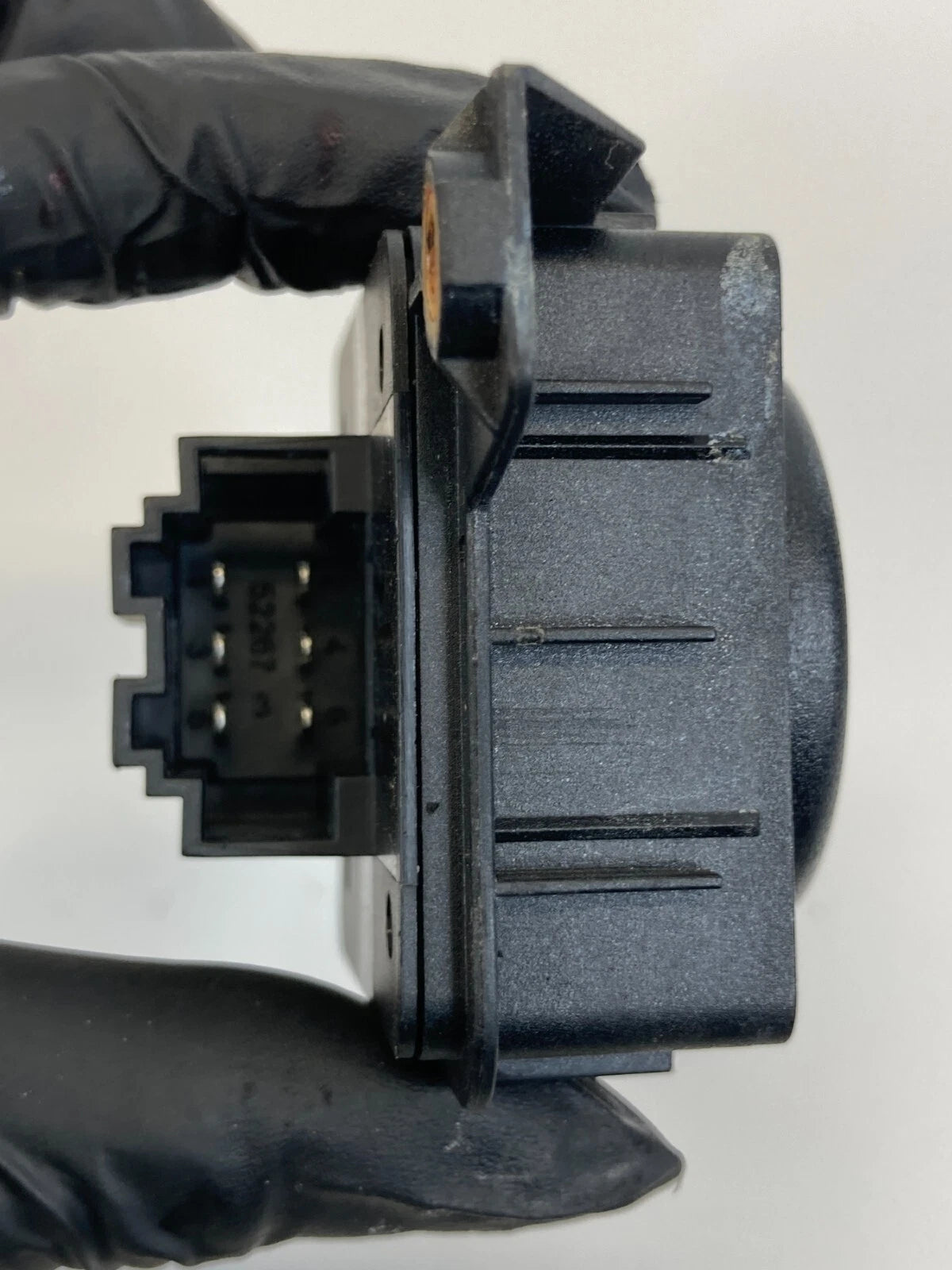 1998-2004 AUDI A6 QUATTRO FRONT RIGHT SEAT LUMBAR CONTROL SWITCH 8L095977A OEM