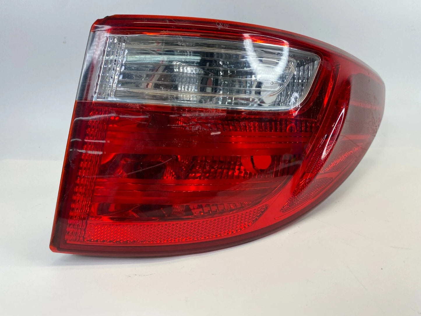 13-16 HYUNDAI SANTA FE RR RIGHT PASSENGER OUTER TAIL LIGHT TAILLIGHT 92402-B8000