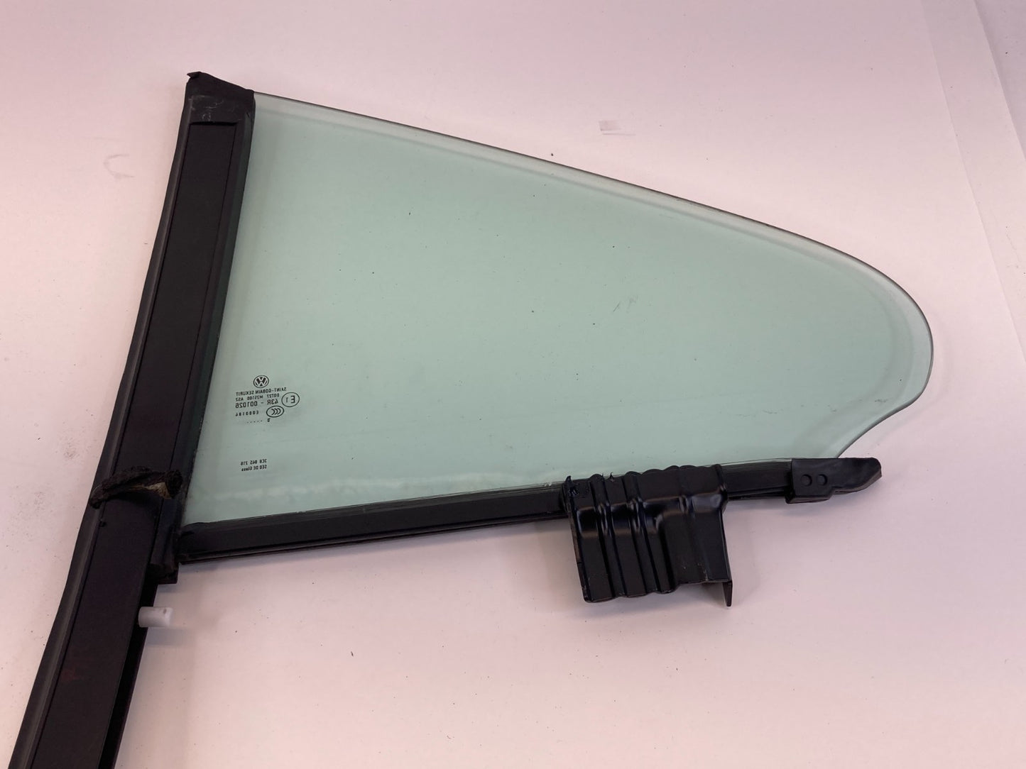 2009-2017 Volkswagen CC Rear Right Door Vent Quarter Window Glass 3C8-845-216