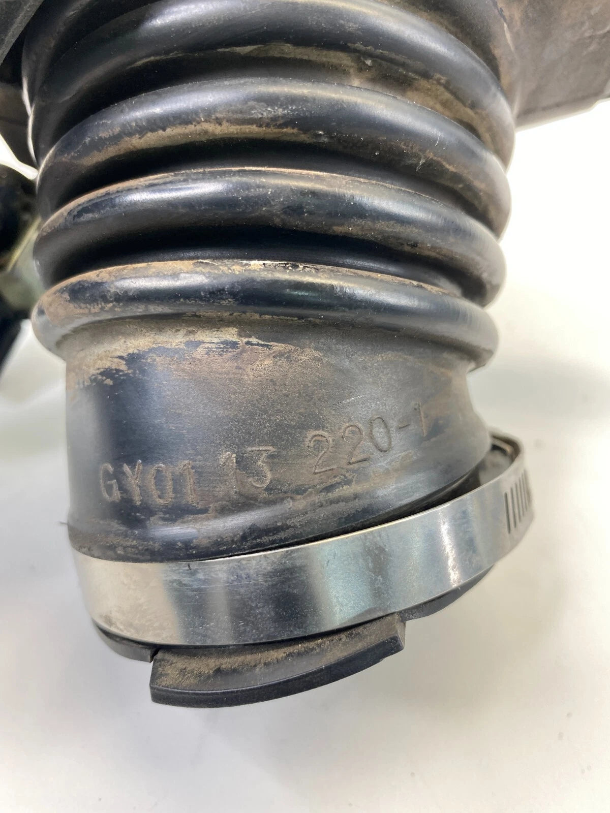 2000 2001 MAZDA MPV 2.5L V6 A/T ENGINE AIR CLEANER INTAKE HOSE GY01-13-220 OEM