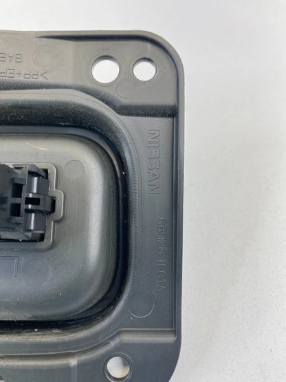 2009-2014 NISSAN CUBE RIGHT INSTRUMENT PANEL LOWER COVER BRACKET 68926-1FC1A