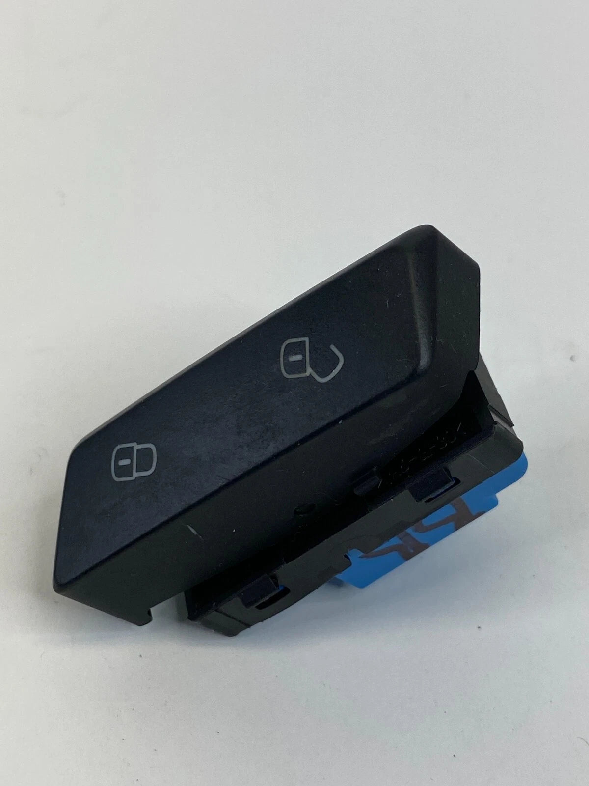 2012-2015 VW VOLKSWAGEN PASSAT REAR RIGHT SIDE DOOR LOCK SWITCH 561962136 OEM
