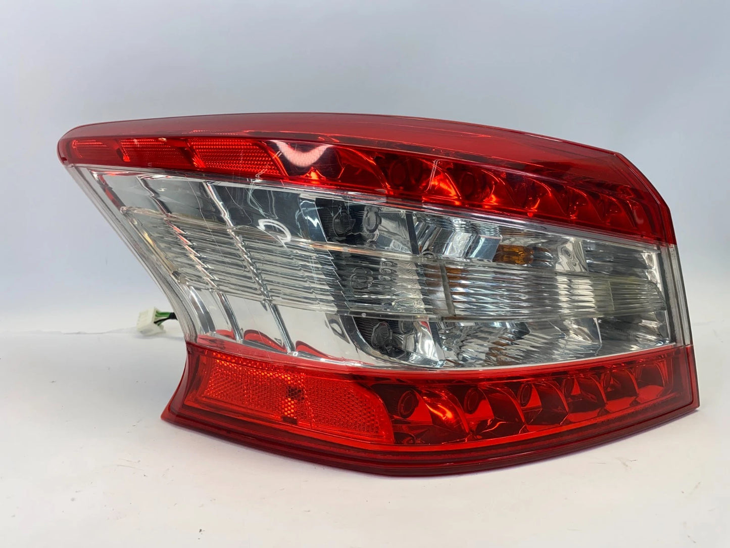 2013-2015 NISSAN SENTRA LEFT DRIVER OUTER TAILLIGHT TAIL LAMP 265553SG0A OEM