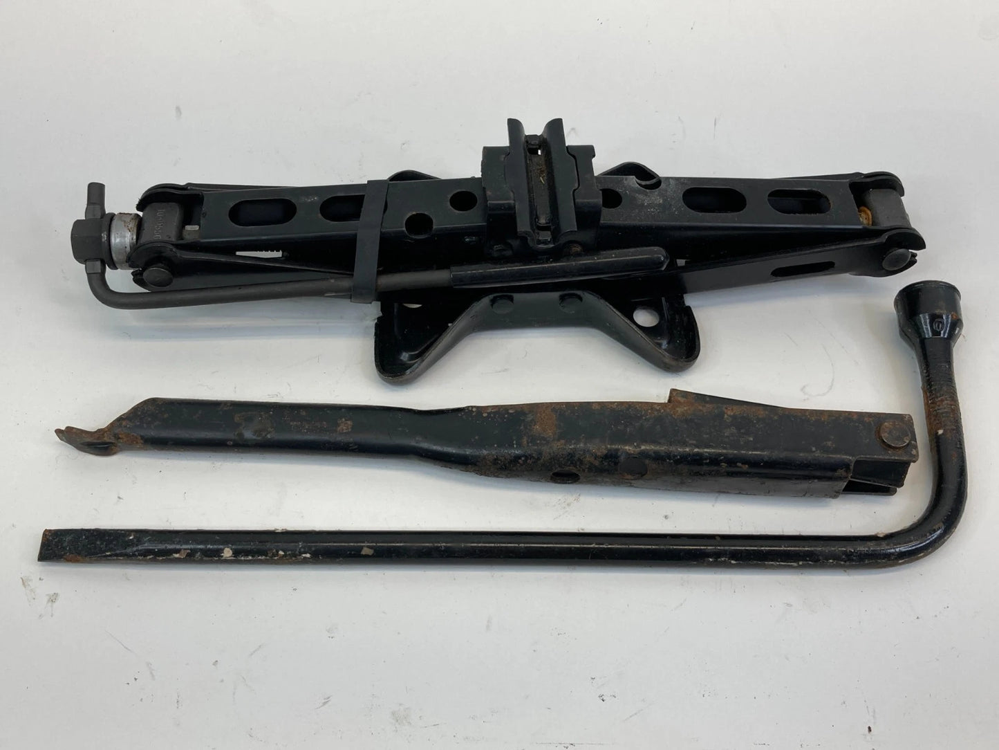 2002-2005 CHEVROLET MONTE CARLO EMERGENCY SPARE TIRE JACK & TOOL LUG WRENCH