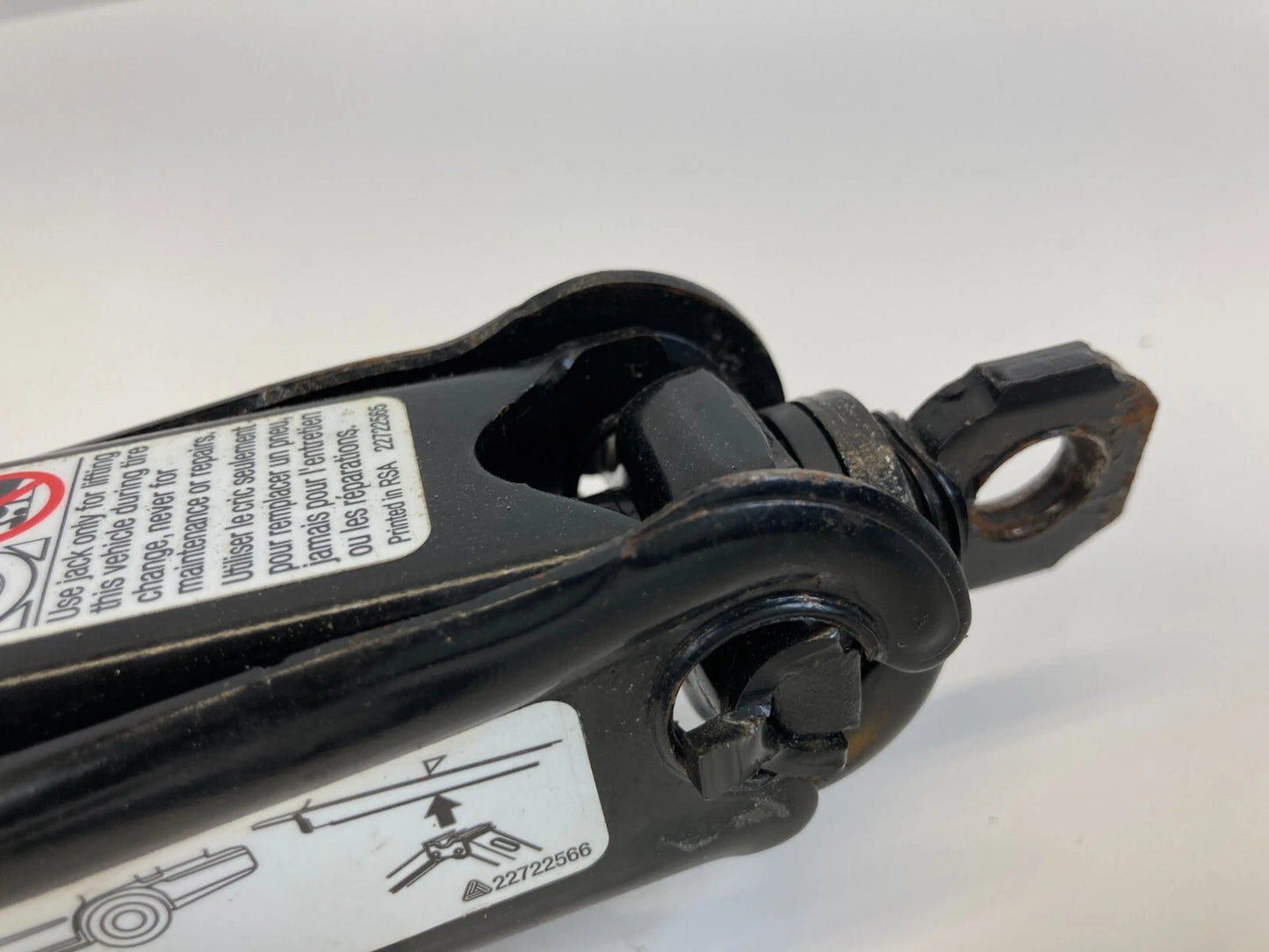 2002-2010 SATURN VUE SPARE TIRE LUG NUT WRENCH JACK HOIST ASSEMBLY 13500018 OEM