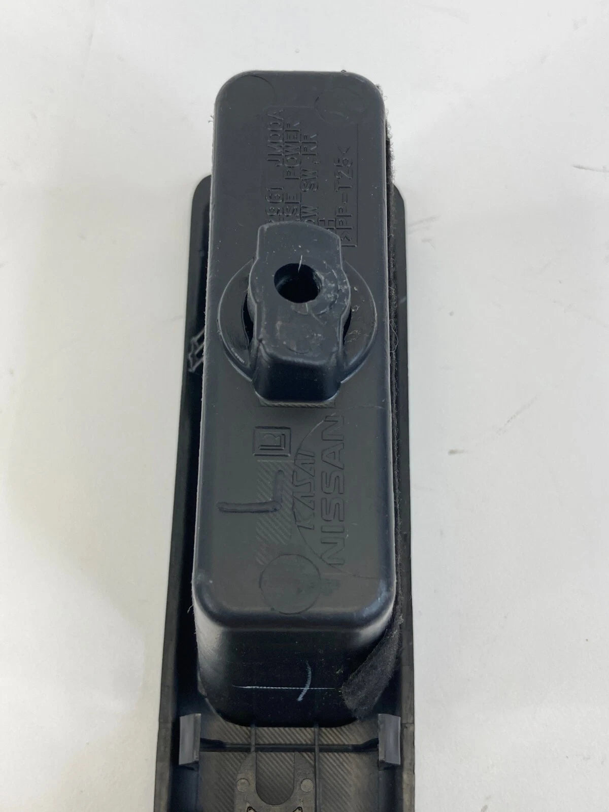 2008-2013 NISSAN ROGUE REAR LEFT SIDE POWER WINDOW SWITCH W/BEZEL 82961JM00A OEM