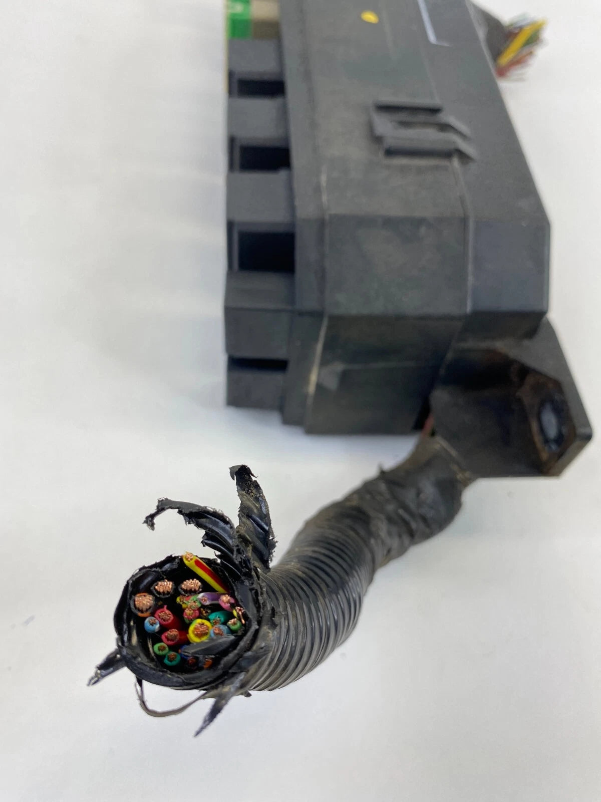 01-04 FORD ESCAPE 2.0L L4 MANUAL TRANS ENGINE FUSE BOX RELAY JUNCTION BLOCK OEM