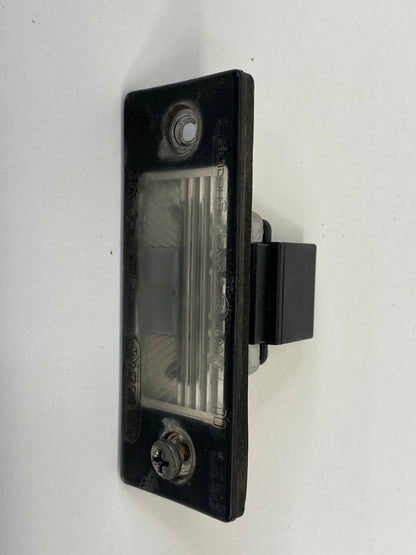 2001-2005 VOLKSWAGEN PASSAT WAGON REAR LICENSE PLATE LIGHT LAMP 1J5943021A EOM