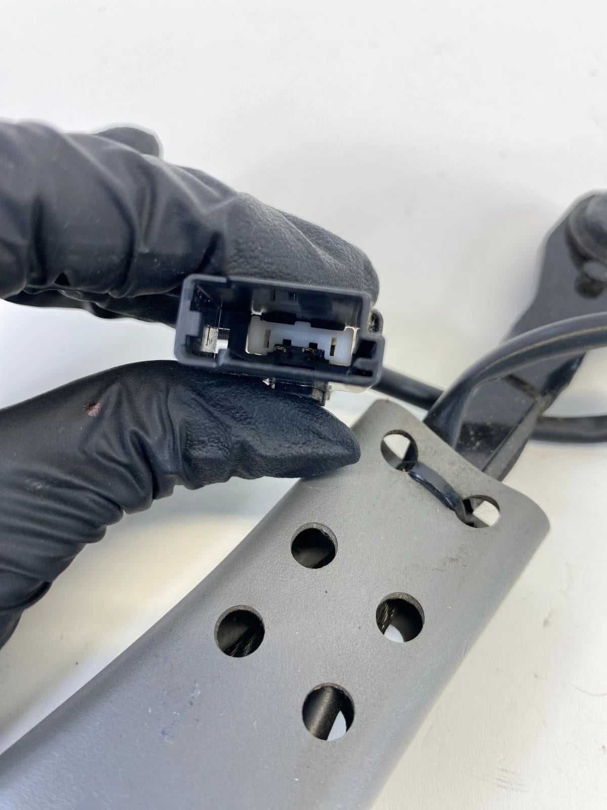 2013-2015 CHEVROLET MALIBU FRONT LEFT DRIVER SIDE SEAT BELT BUCKLE RECEIVER OEM