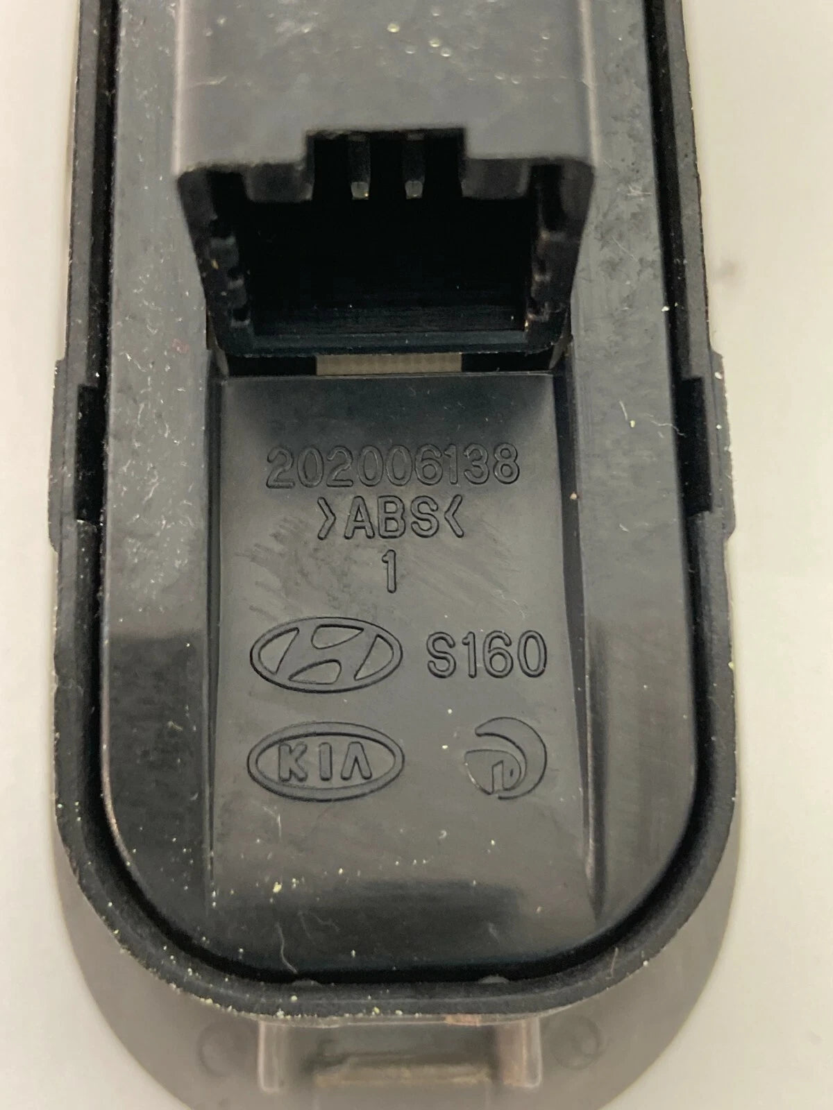 2007 2008 HYUNDAI ENTOURAGE REAR WINDOW CONTROL SWITCH BUTTON 202006138 OEM