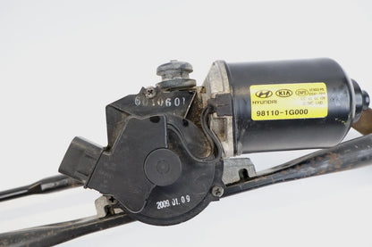06-11 KIA RIO FRONT WINDSHIELD WIPER MOTOR AND LINKAGE ASSEMBLY OEM 98110-1G000