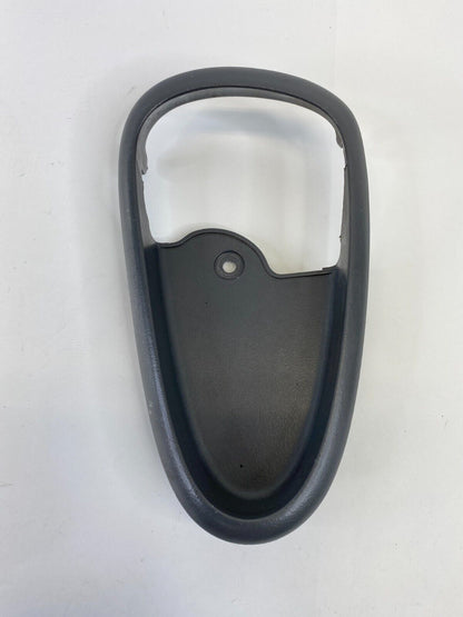 99-05 Pontiac Grand AM Front Right Side Inner Door Handle Cover Bezel 22617652