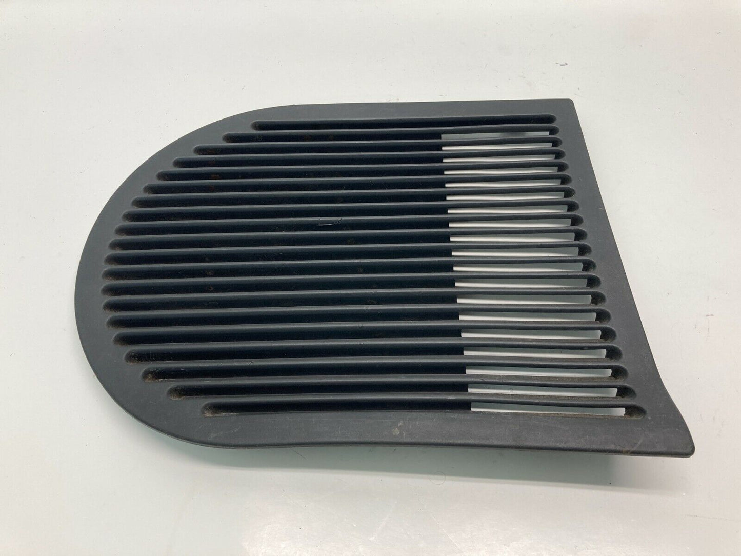 2005 05 Chrysler Pacifica Cargo Area Passenger Side Wall Trim Cover Grille Vent