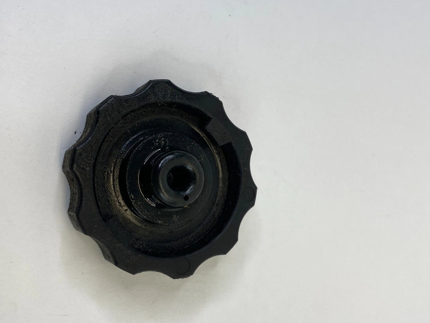 04-09 KIA SPECTRA 05-09 SPECTRA5 POWER STEERING FLUID RESERVOIR TANK CAP COVER