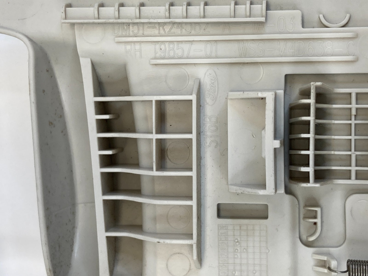 13-18 Ford C-Max Front Right Side Seat Belt Height Adjuster Cover DM51-F24582