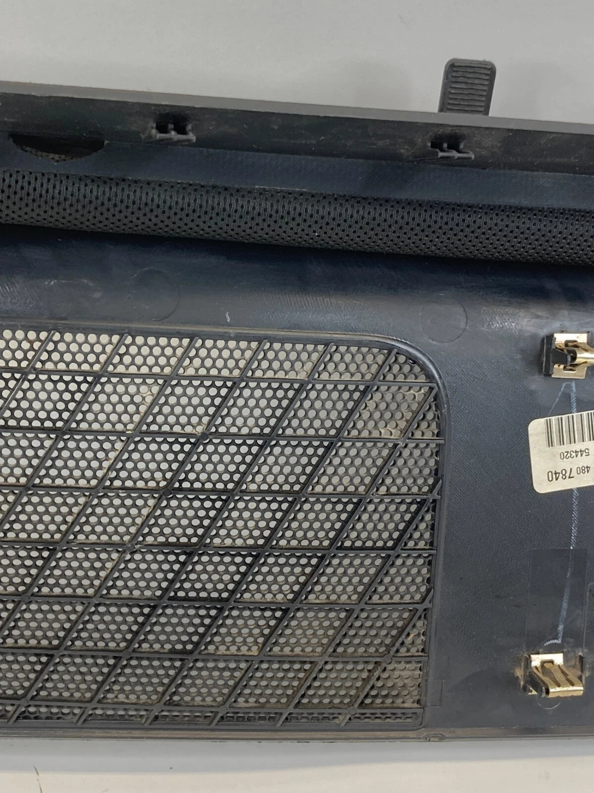 2009-2014 VOLKSWAGEN ROUTAN REAR RIGHT SIDE 3RD ROW QUARTER WINDOW SUN SHADE OEM