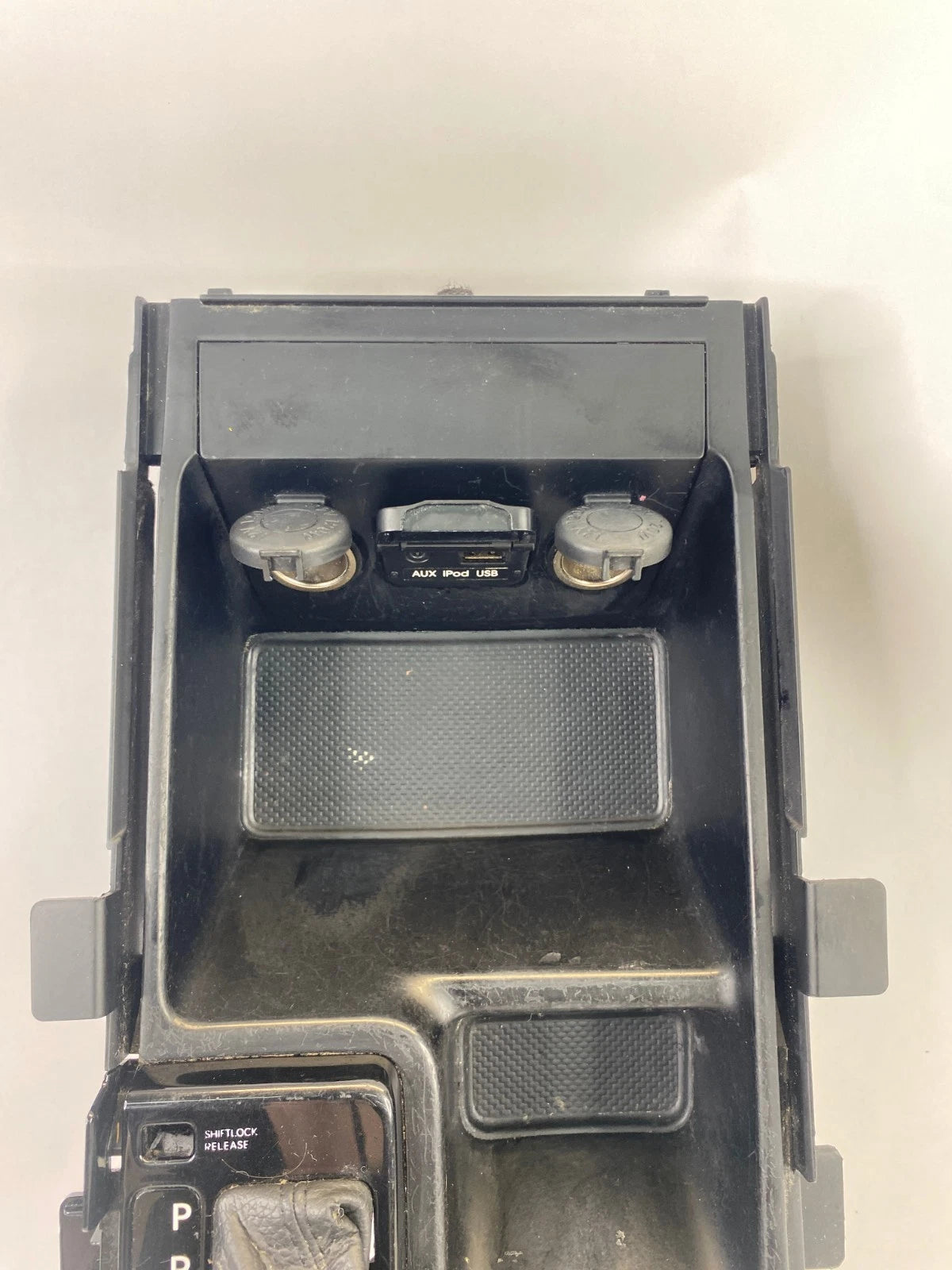 2011-2014 HYUNDAI SONATA AUTOMATIC SHIFTER BEZEL CONSOLE TRIM OEM 84650-3Q000