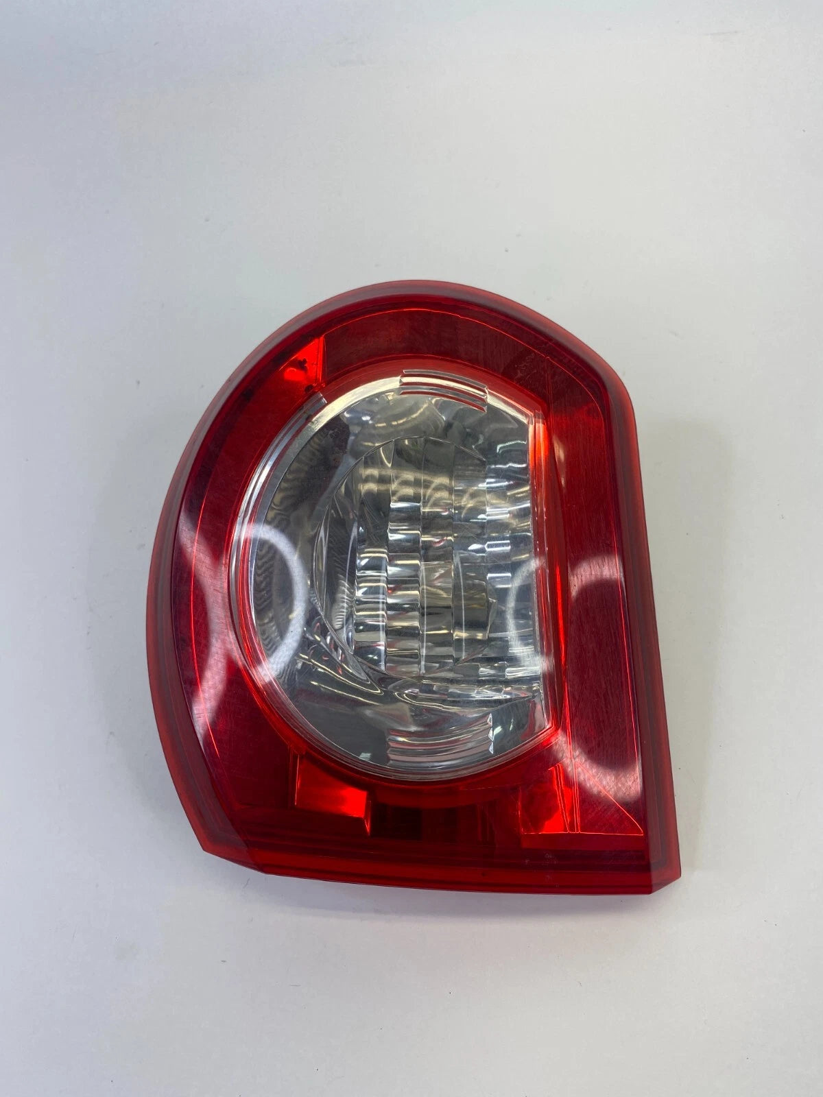 2009-2012 CHEVROLET TRAVERSE REAR RIGHT SIDE TRUNK LID TAIL LIGHT TAILLIGHT OEM